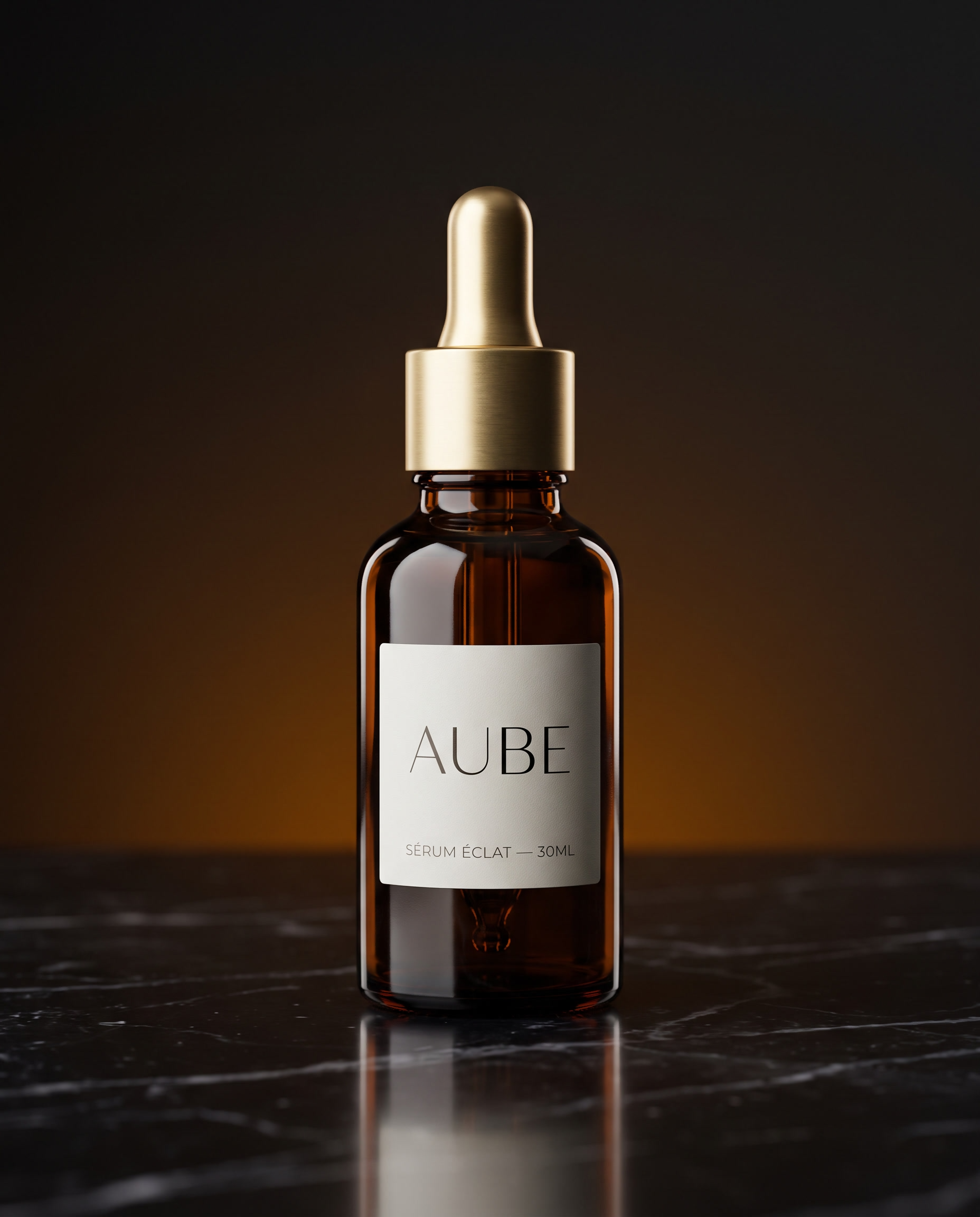 Packshot, flacon de sérum Aube ambré sur marbre noir