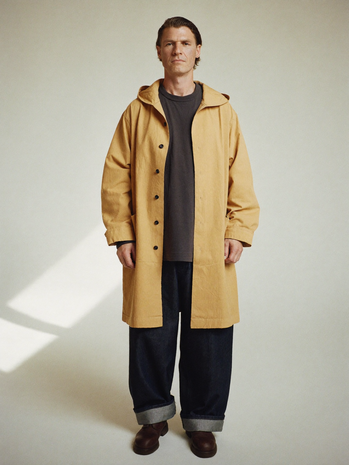 Imperméable à capuche, lumière studio